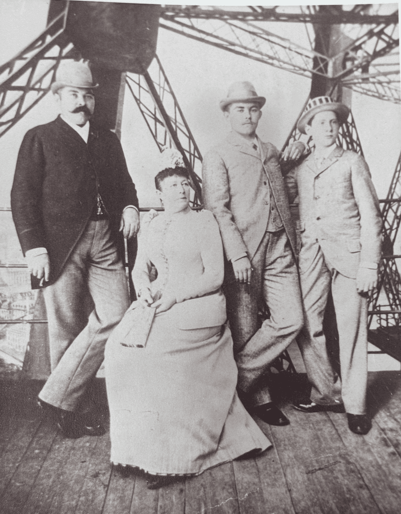 A picture of Charles and Sophie Zinkand on the Eifel Tower